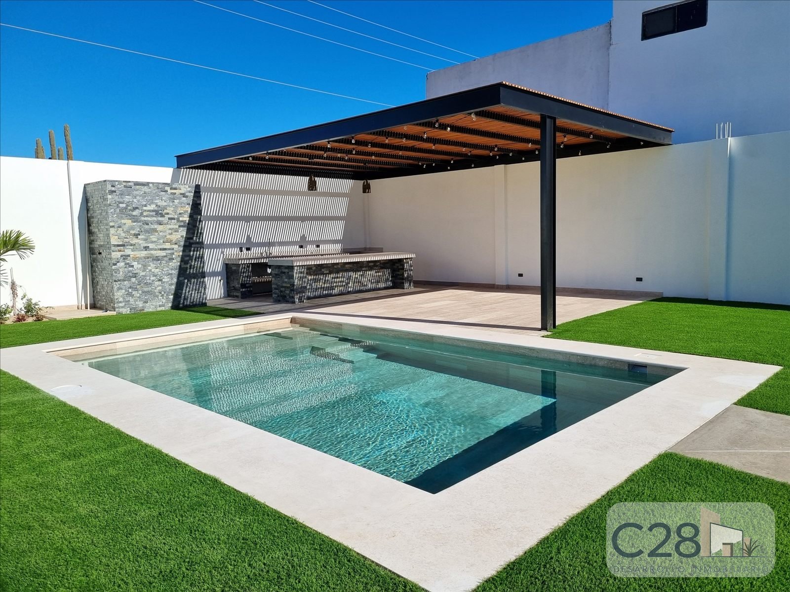 Alberca y pérgola terminadas de Terraza Casa Camila